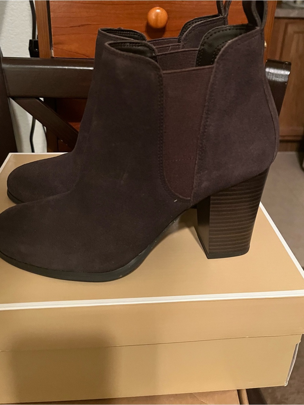 Michael Kors Evaline Suede Bootie in Chocolate New in Box - Picture 4 of 7